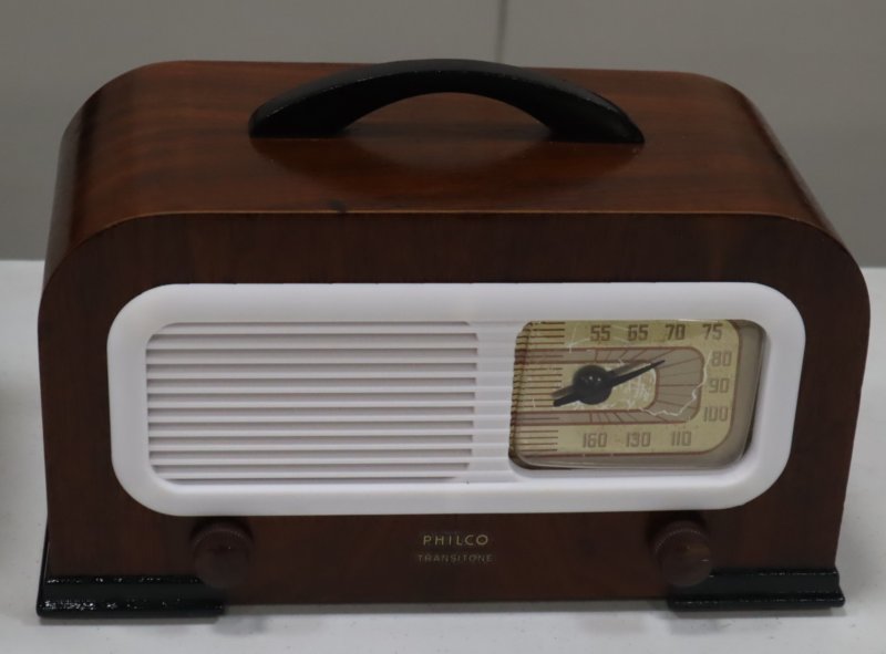 philco42pt94horizontalwoodsetsrandybeeson.jpg